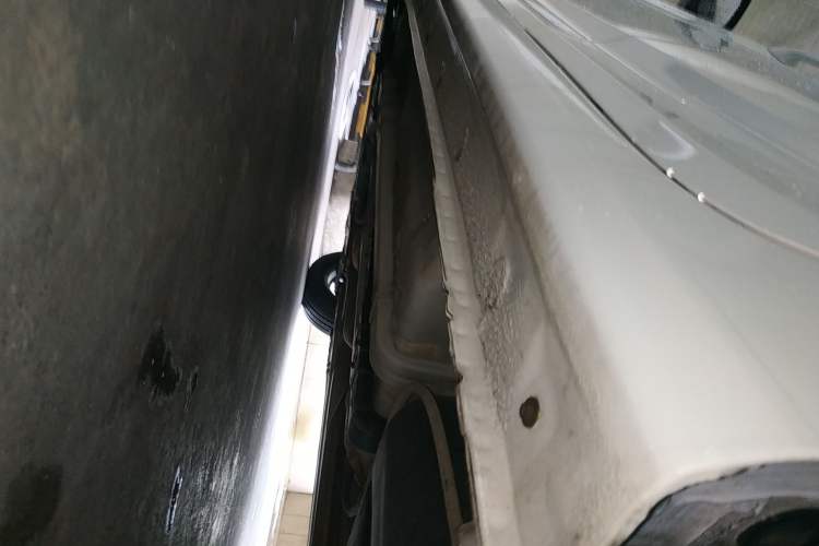 Used Hyundai Verna Ray 2014 1.4L Automatic GLX Left Side Sill