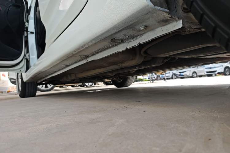 Used Hyundai Verna Ray 2014 1.4L Automatic GLX Left Side Sill