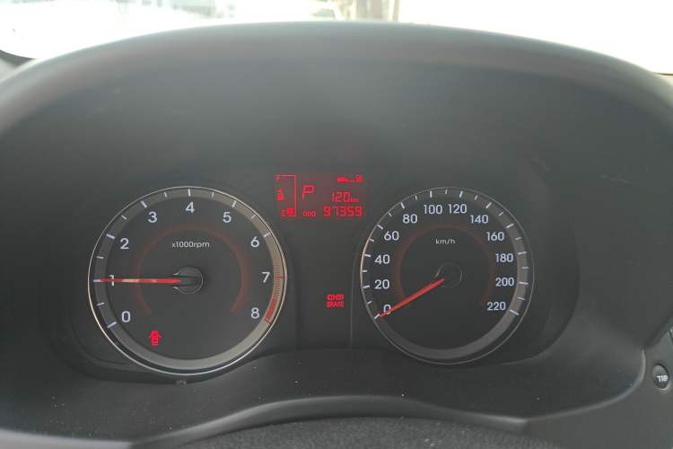 Used Hyundai Verna Ray 2014 1.4L Automatic GLX Odometer Close Up
