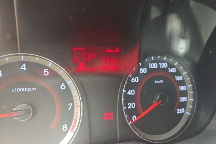Used Hyundai Verna Ray 2014 1.4L Automatic TOP Odometer Close Up