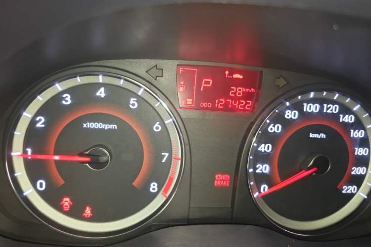 Used Hyundai Verna Ray 2014 1.6L Automatic TOP Odometer Close Up