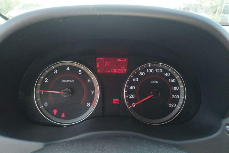 Used Hyundai Verna Ray 2014 1.4L Automatic GLX Odometer Close Up