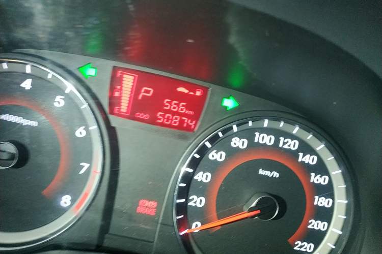 Used Hyundai Verna Ray 2014 1.4L Automatic GLX Odometer Close Up