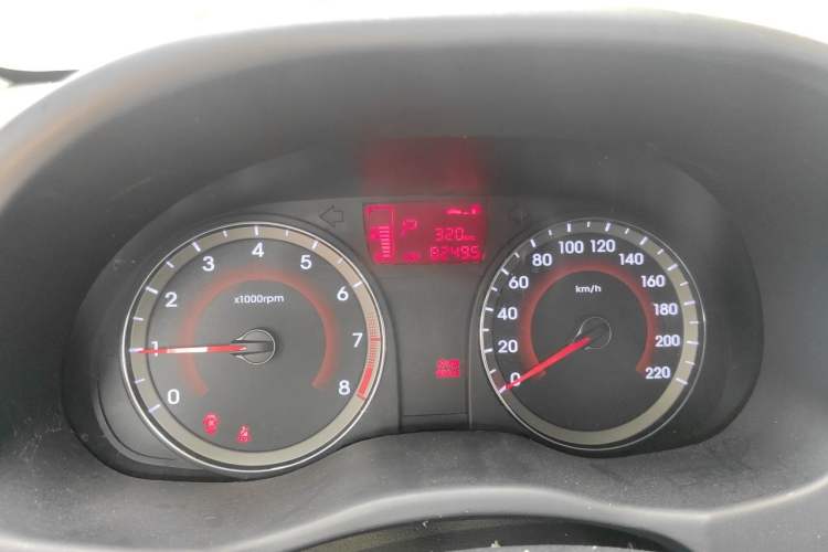 Used Hyundai Verna Ray 2014 1.6L Automatic TOP Odometer Close Up