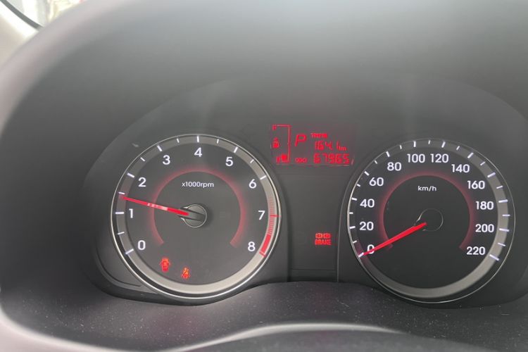 Used Hyundai Verna Ray 2014 1.6L Automatic TOP Odometer Close Up
