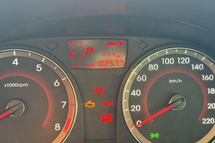 Used Hyundai Verna Ray 2014 1.4L Automatic GLX Odometer Close Up
