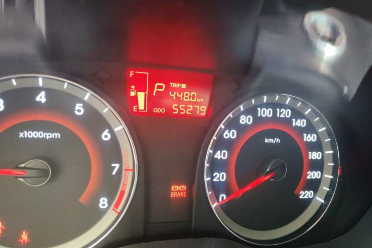 Used Hyundai Verna Ray 2014 1.6L Automatic TOP Odometer Close Up