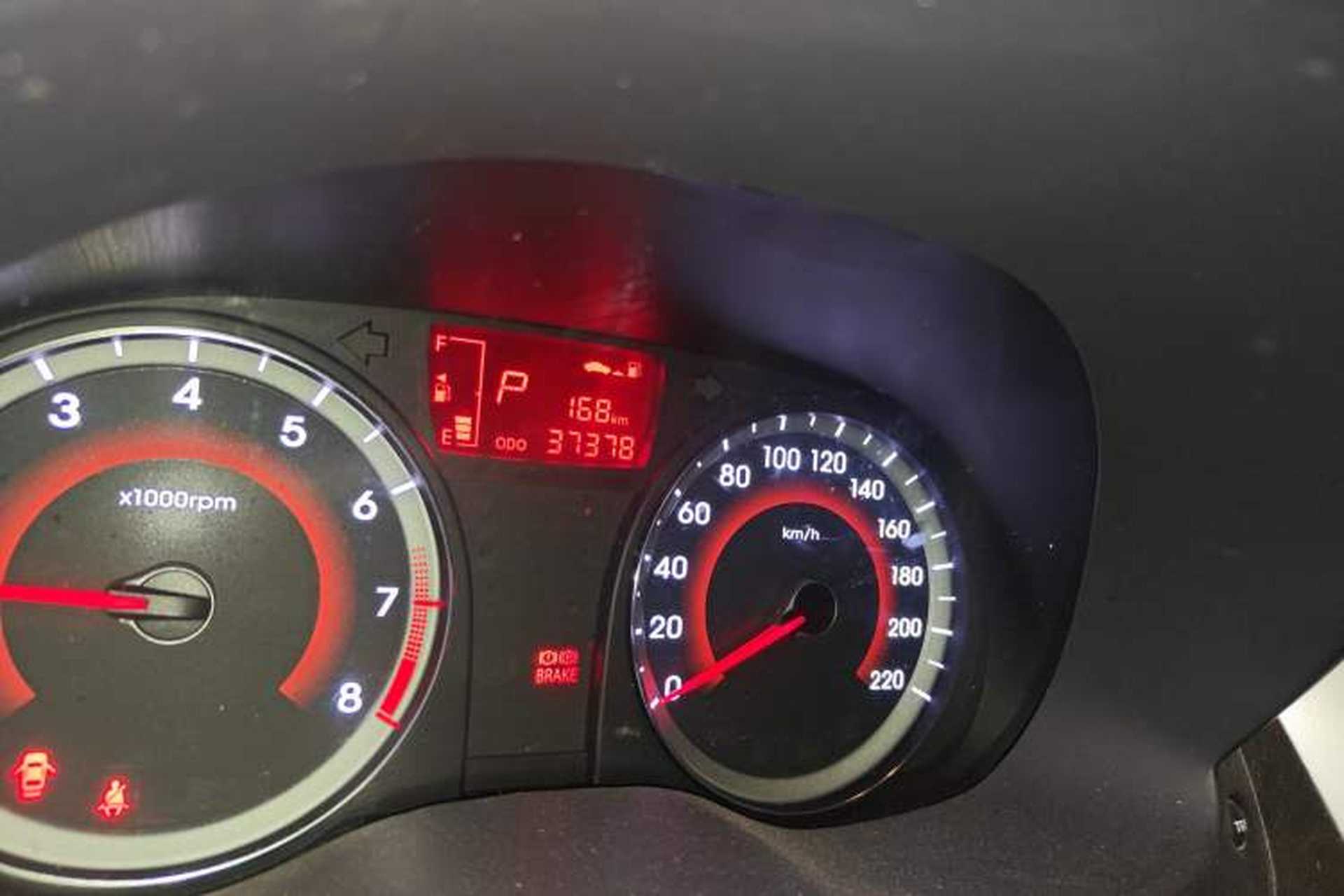 Used Hyundai Verna Ray 2014 1.4L Automatic GLX Odometer Close Up