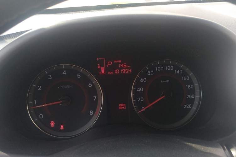 Used Hyundai Verna Ray 2014 1.6L Automatic TOP Odometer Close Up
