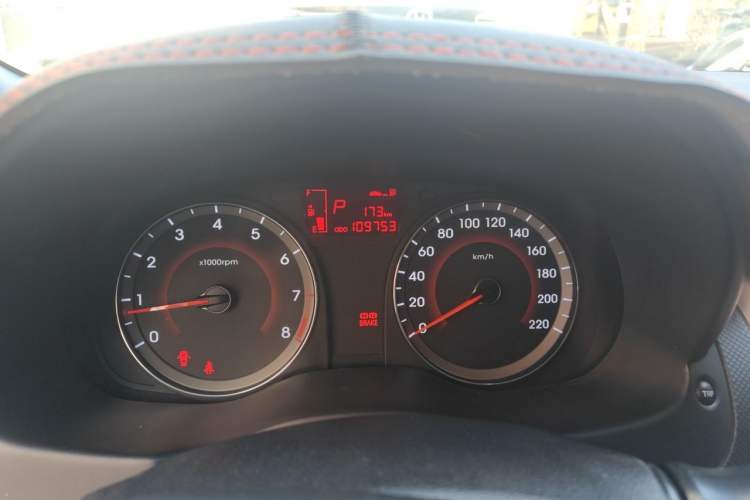 Used Hyundai Verna Ray 2014 1.6L Automatic TOP Odometer Close Up