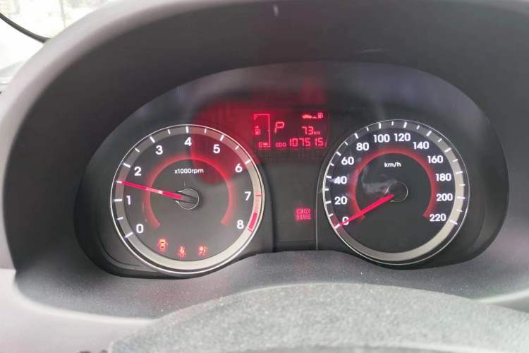 Used Hyundai Verna Ray 2014 1.6L Automatic TOP Odometer Close Up