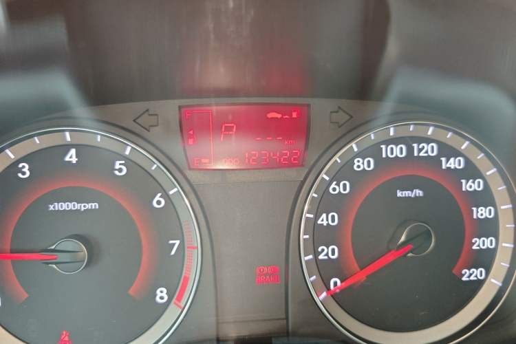 Used Hyundai Verna Ray 2014 1.4L Automatic GLX Odometer Close Up