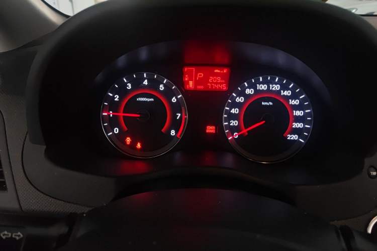 Used Hyundai Verna Ray 2014 1.6L Automatic TOP Odometer Close Up