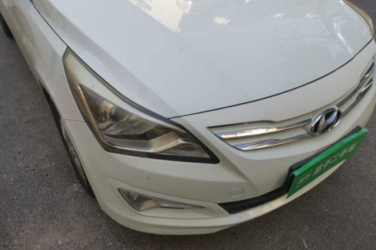 Used Hyundai Verna Ray 2014 1.4L Automatic GLX Right Front Headlight