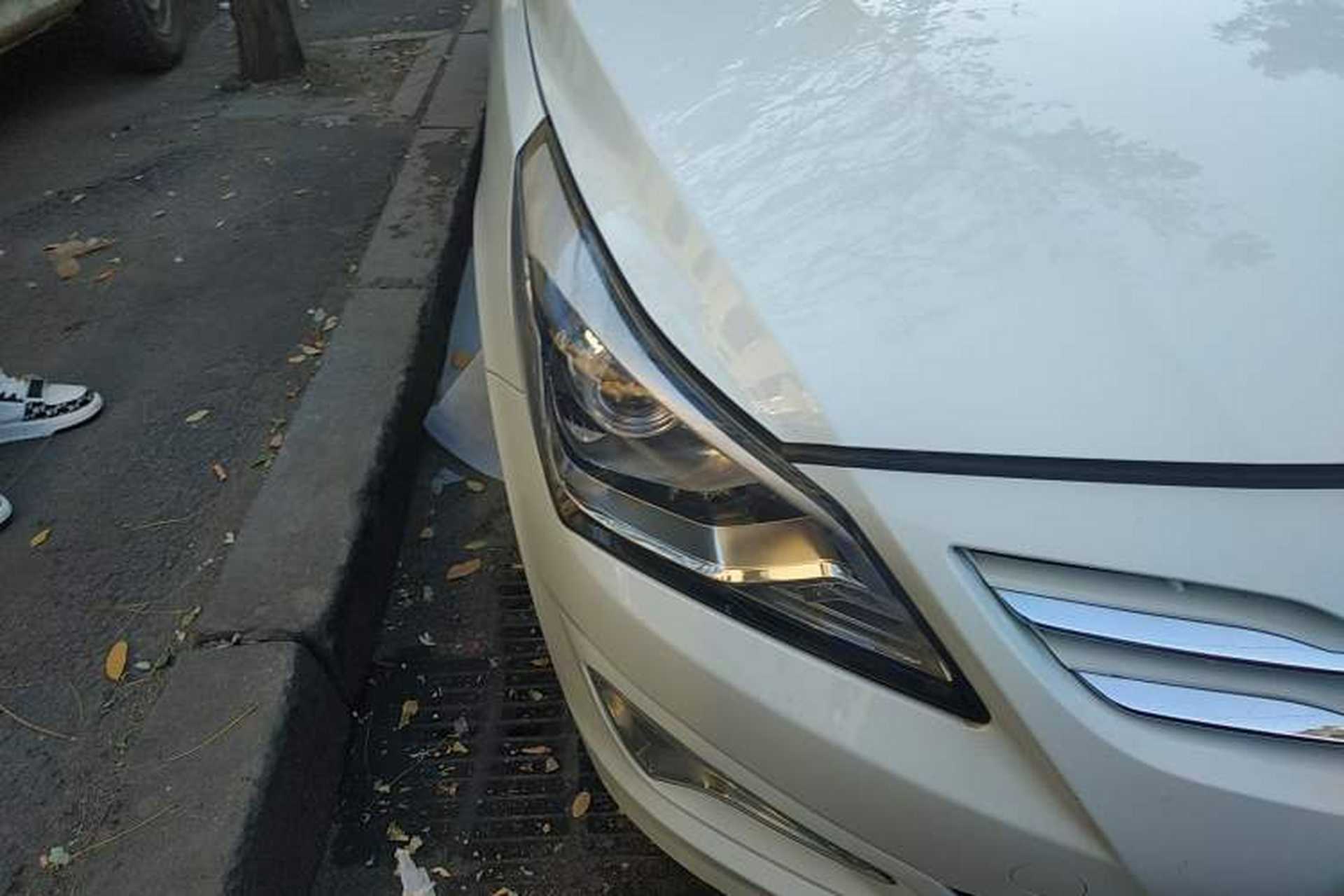 Used Hyundai Verna Ray 2014 1.4L Manual GLX Right Front Headlight