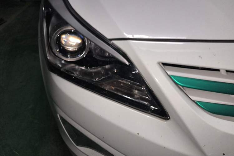 Used Hyundai Verna Ray 2014 1.6L Automatic TOP Right Front Headlight