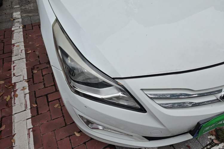 Used Hyundai Verna Ray 2014 1.4L Automatic GLX Right Front Headlight