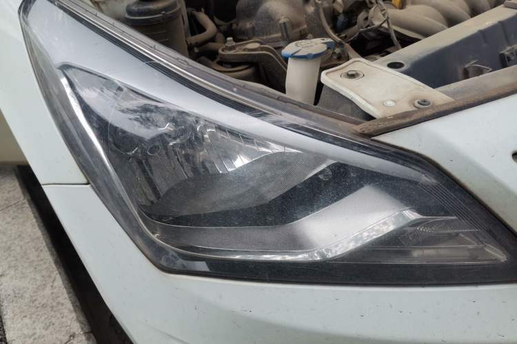 Used Hyundai Verna Ray 2014 1.4L Automatic GLX Right Front Headlight