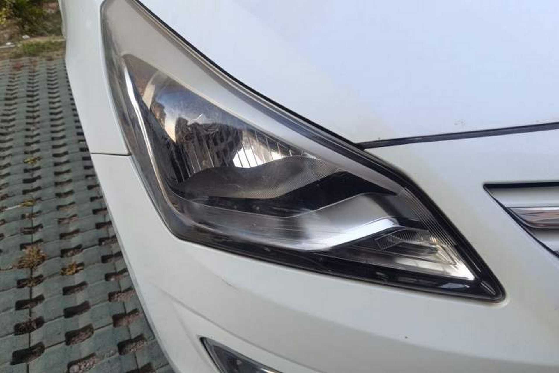 Used Hyundai Verna Ray 2014 1.4L Manual GLX Right Front Headlight