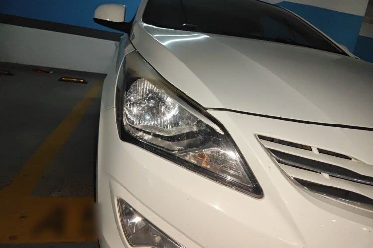 Used Hyundai Verna Ray 2014 1.4L Manual GLX Right Front Headlight