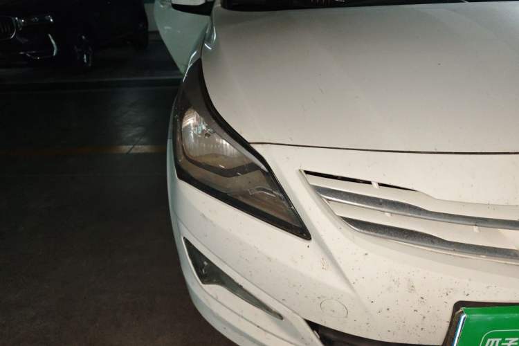 Used Hyundai Verna Ray 2014 1.4L Automatic GLX Right Front Headlight