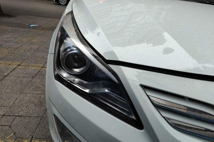 Used Hyundai Verna Ray 2014 1.6L Automatic TOP Right Front Headlight