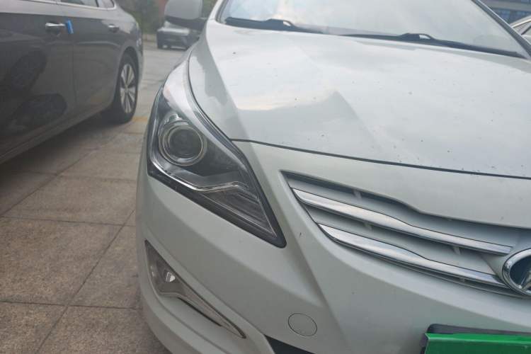 Used Hyundai Verna Ray 2014 1.4L Automatic TOP Right Front Headlight