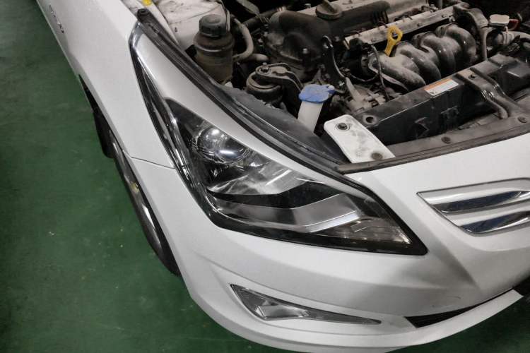 Used Hyundai Verna Ray 2014 1.4L Automatic GLX Right Front Headlight