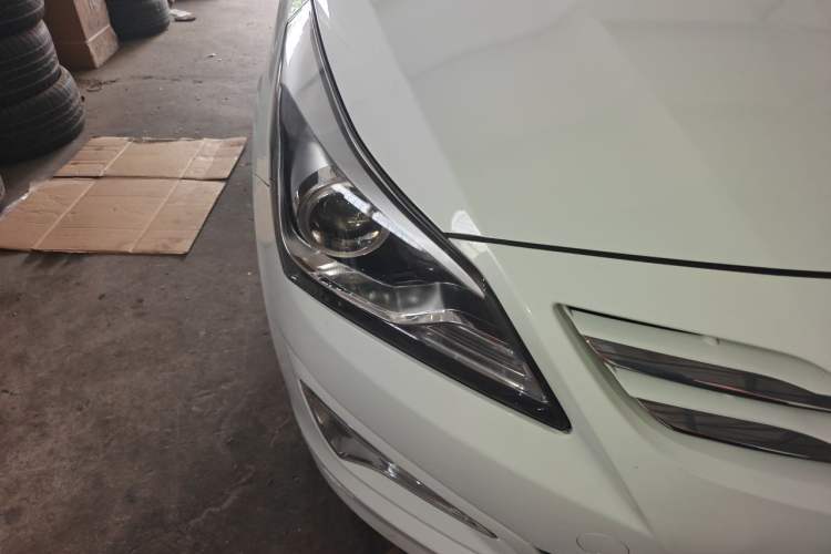 Used Hyundai Verna Ray 2014 1.6L Automatic TOP Right Front Headlight