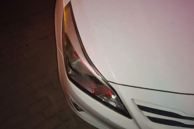 Used Hyundai Verna Ray 2014 1.4L Automatic GLX Right Front Headlight