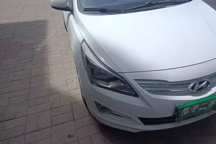 Used Hyundai Verna Ray 2014 1.4L Automatic GLX Right Front Headlight