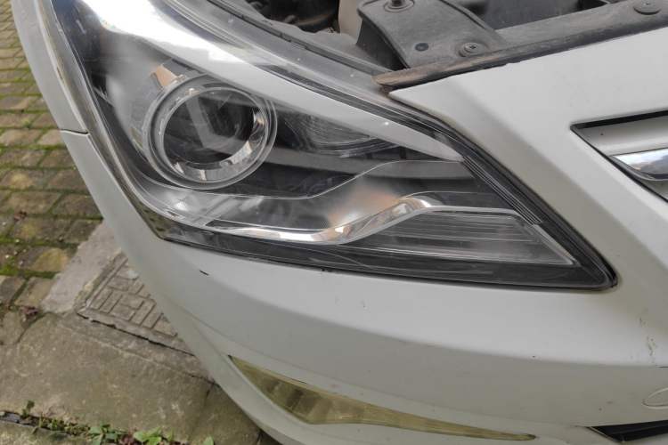 Used Hyundai Verna Ray 2014 1.6L Automatic TOP Right Front Headlight