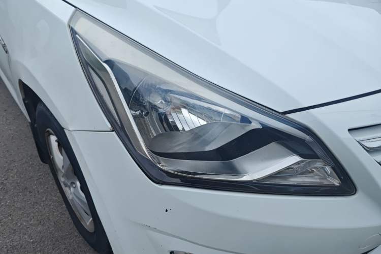 Used Hyundai Verna Ray 2014 1.4L Manual GLX Right Front Headlight