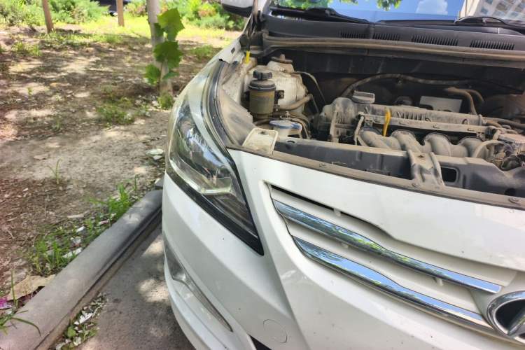 Used Hyundai Verna Ray 2014 1.4L Manual GLX Right Front Headlight