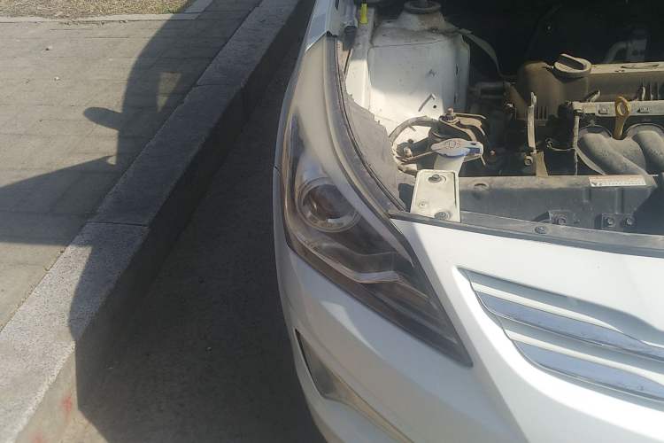 Used Hyundai Verna Ray 2014 1.6L Automatic TOP Right Front Headlight