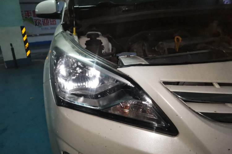 Used Hyundai Verna Ray 2014 1.4L Automatic GLX Right Front Headlight