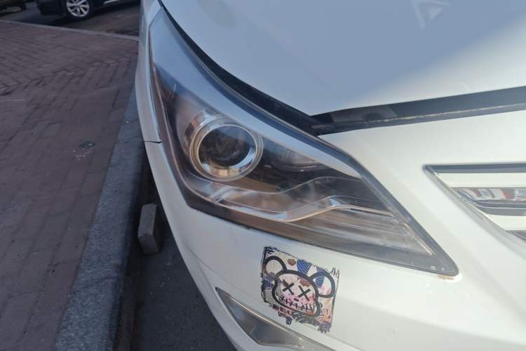 Used Hyundai Verna Ray 2014 1.6L Automatic TOP Right Front Headlight