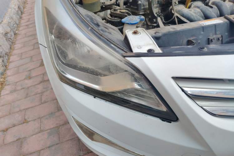 Used Hyundai Verna Ray 2014 1.4L Manual GLX Right Front Headlight