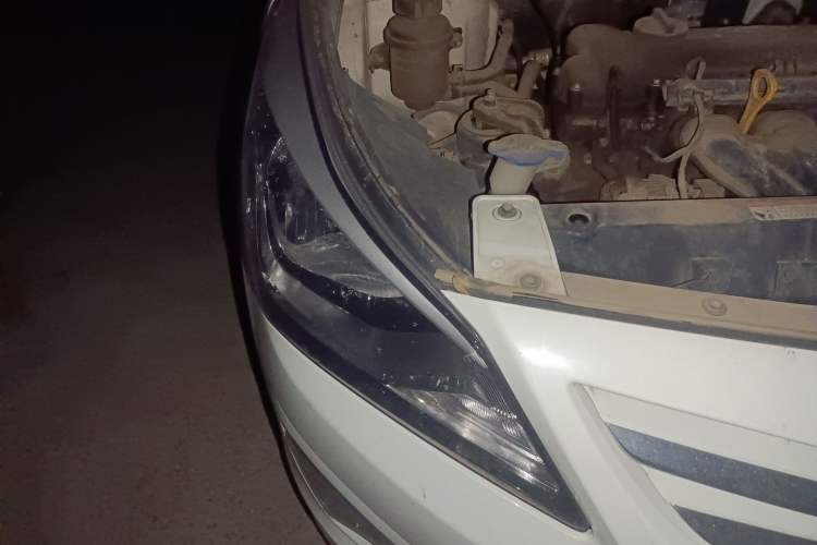 Used Hyundai Verna Ray 2014 1.4L Manual GLX Right Front Headlight