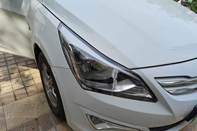 Used Hyundai Verna Ray 2014 1.4L Manual GLX Right Front Headlight