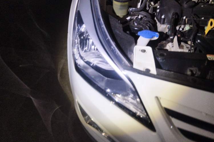 Used Hyundai Verna Ray 2014 1.4L Manual GLX Right Front Headlight