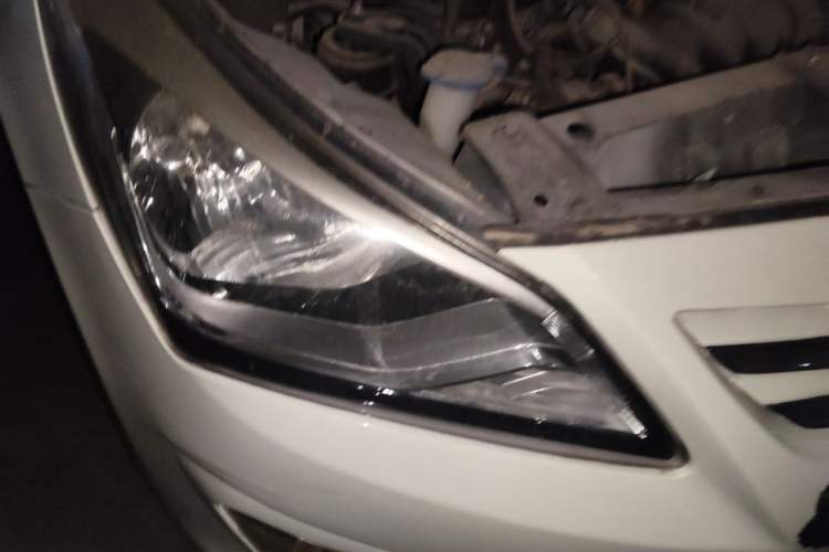 Used Hyundai Verna Ray 2014 1.4L Manual GLX Right Front Headlight