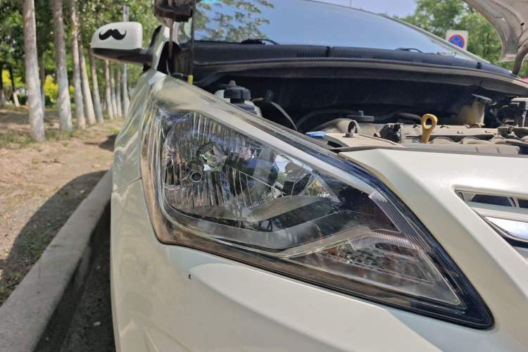 Used Hyundai Verna Ray 2014 1.4L Automatic GLX Right Front Headlight