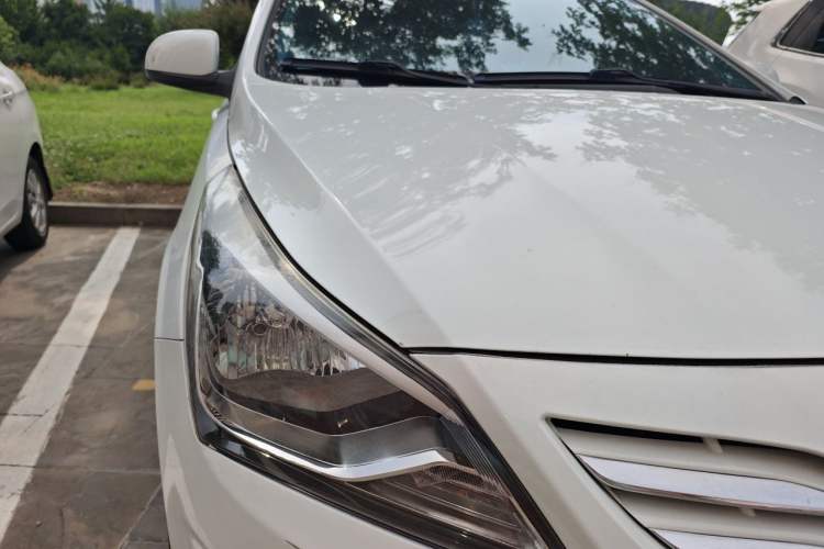 Used Hyundai Verna Ray 2014 1.4L Automatic GLX Right Front Headlight