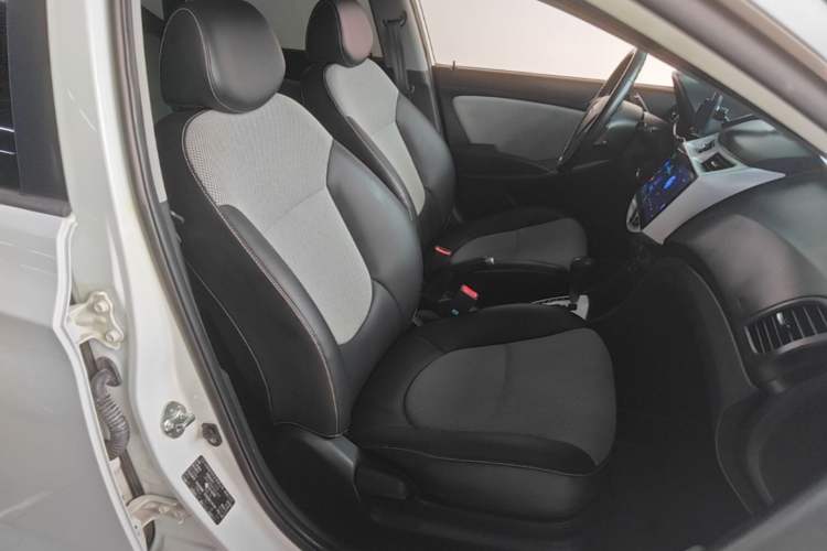 Used Hyundai Verna Ray 2014 1.4L Automatic GLX Right Front Seat