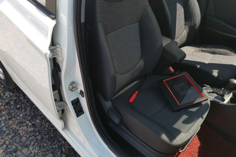 Used Hyundai Verna Ray 2014 1.4L Automatic GLX Right Front Seat