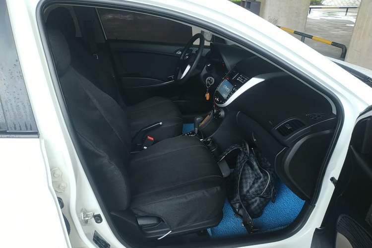 Used Hyundai Verna Ray 2014 1.4L Automatic GLX Right Front Seat
