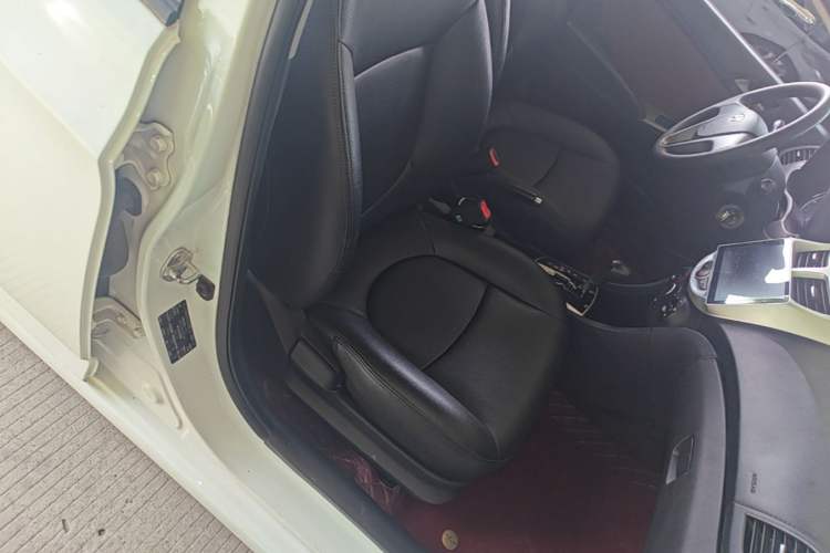 Used Hyundai Verna Ray 2014 1.4L Automatic GLX Right Front Seat