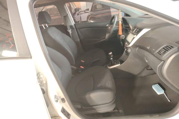 Used Hyundai Verna Ray 2014 1.4L Manual GLX Right Front Seat
