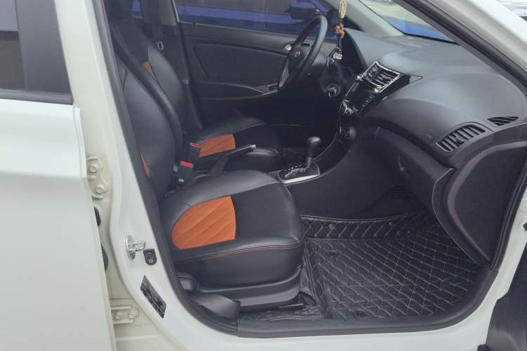 Used Hyundai Verna Ray 2014 1.4L Automatic GLX Right Front Seat